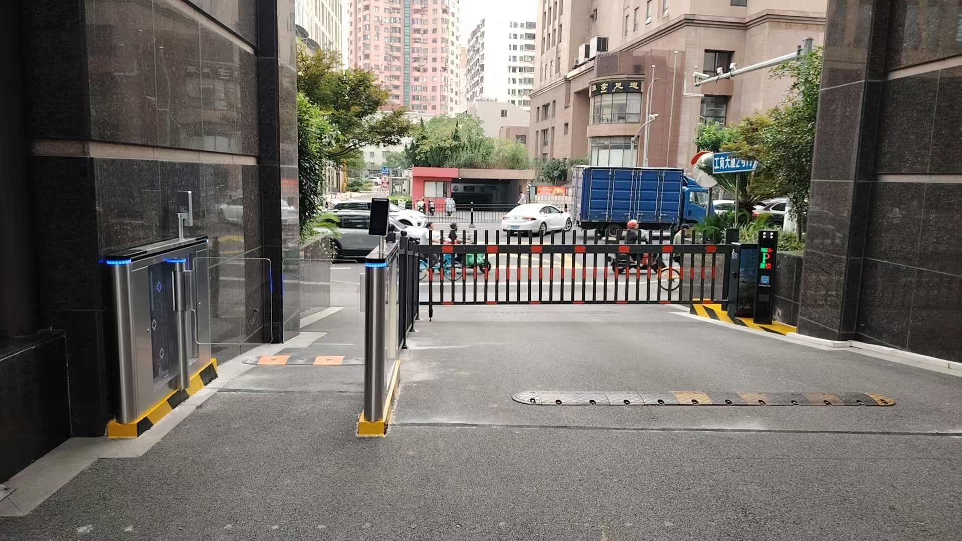 道闸或车牌识别真实案例图片
