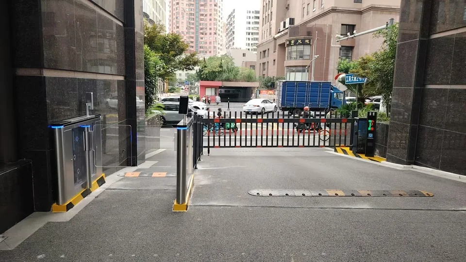 道闸或车牌识别真实案例图片